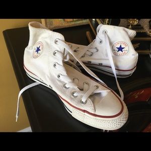 Men’s Size 4 White Converse All-Stars Converse